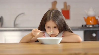 Cómo reconocer y tratar síntomas del trastorno alimentario restrictivo