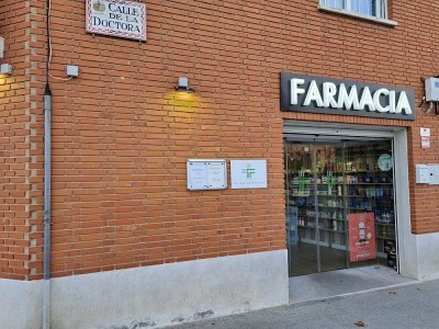 Farmacia La Doctora 15, Ldo. Jorge Sánchez González