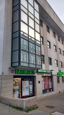Farmacia Central frente Área Central en Fontiñas