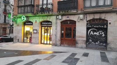 FARMACIA URAZURRUTIA (Silvia Santín-Susana Zarate)