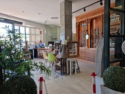 Farmacia Aragón. Lda. Carmen Almagro Aragón