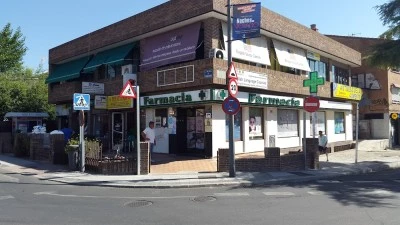Farmacia en Las Matas frente a estacion