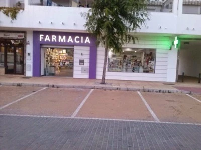 Farmacia Pueblo Andaluz. Lda María del Carmen Pérez de Lara Escorza