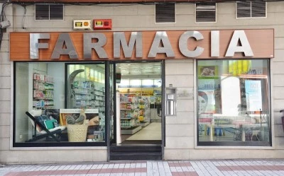 Farmacia Lcdo. Jose Mª Fernández Valencia Bravo de Laguna y Lcda. Julia Rodríguez Guerra