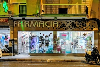 Farmacia Carrillo Perálvarez (frente a consultas externas del materno)