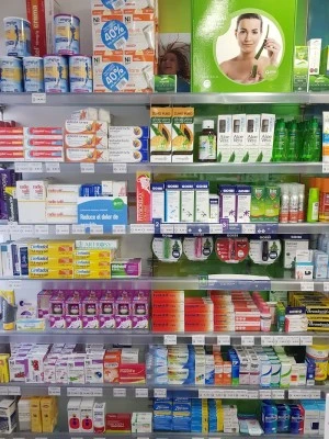 FARMACIA PONIENTE C.B. Lcdo. Alberto Salvo Fernández - Lcda. María D. Rivas Lee