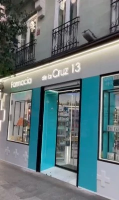 Farmacia de La Cruz 13