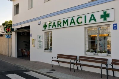 Farmacia Yolanda Borraz.