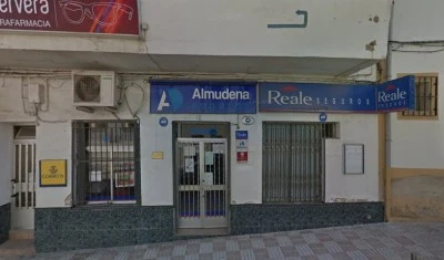 ÓPTICA Y PARAFARMACIA SANZCERVERA