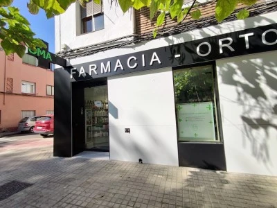 Farmacia Loreto Monte ( Lda. Carmen Navarro Monte)